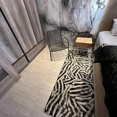 The Mirrors Appartement